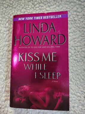 Linda Howard Kiss Me While I Sleep Paperback 2005 Ballantine Thriller Mass Markt